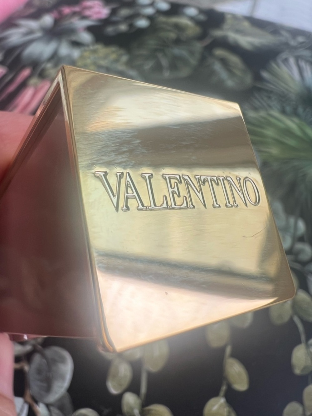Valentino Rosso Satin Lipstick — 190R Walk On The Wild Side IN BOX✨ - Picture 10 of 15